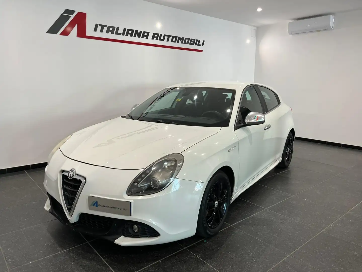 Alfa Romeo Giulietta Giulietta III 2010 2.0 jtdm(2) Distinctive 170cv White - 1