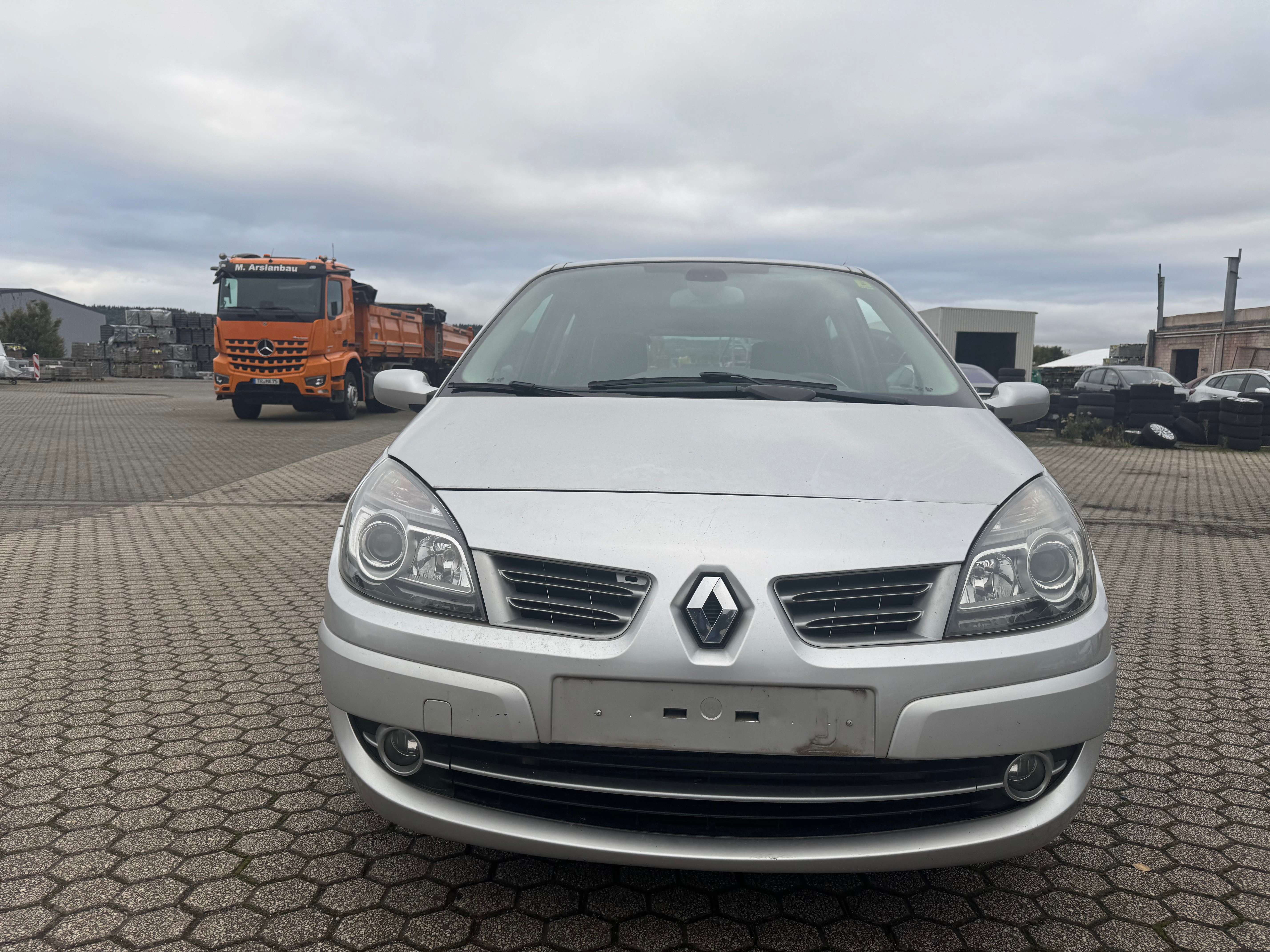 Second hand Renault Scenic 2.0 dCi