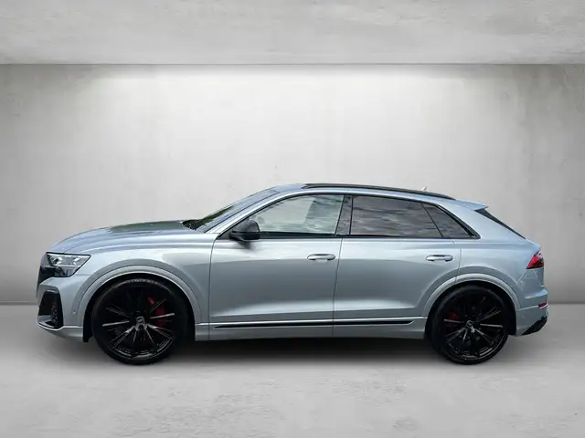 Audi SQ8 view 3
