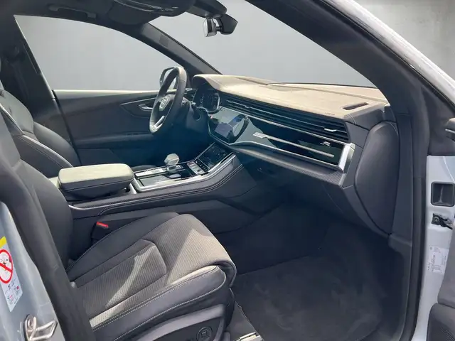 Audi SQ8 view 14