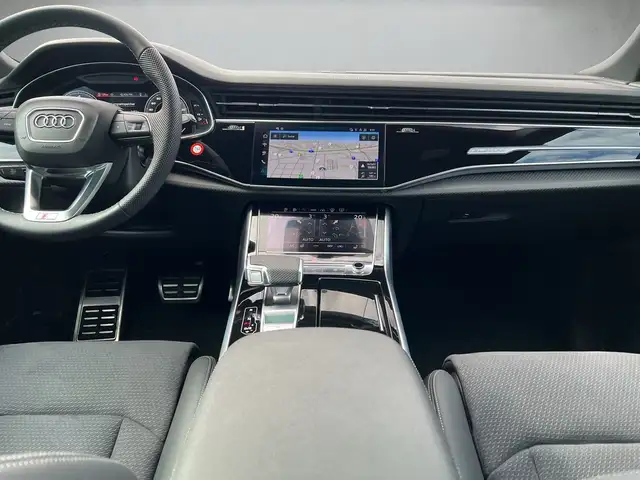Audi SQ8 view 9