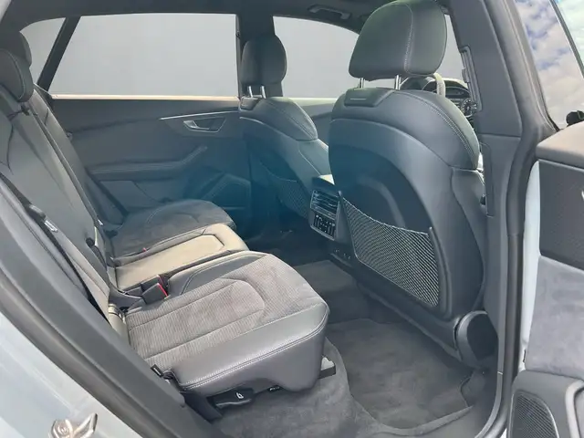 Audi SQ8 view 13