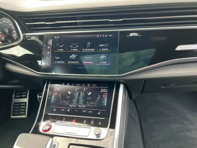 Audi SQ8 view 12
