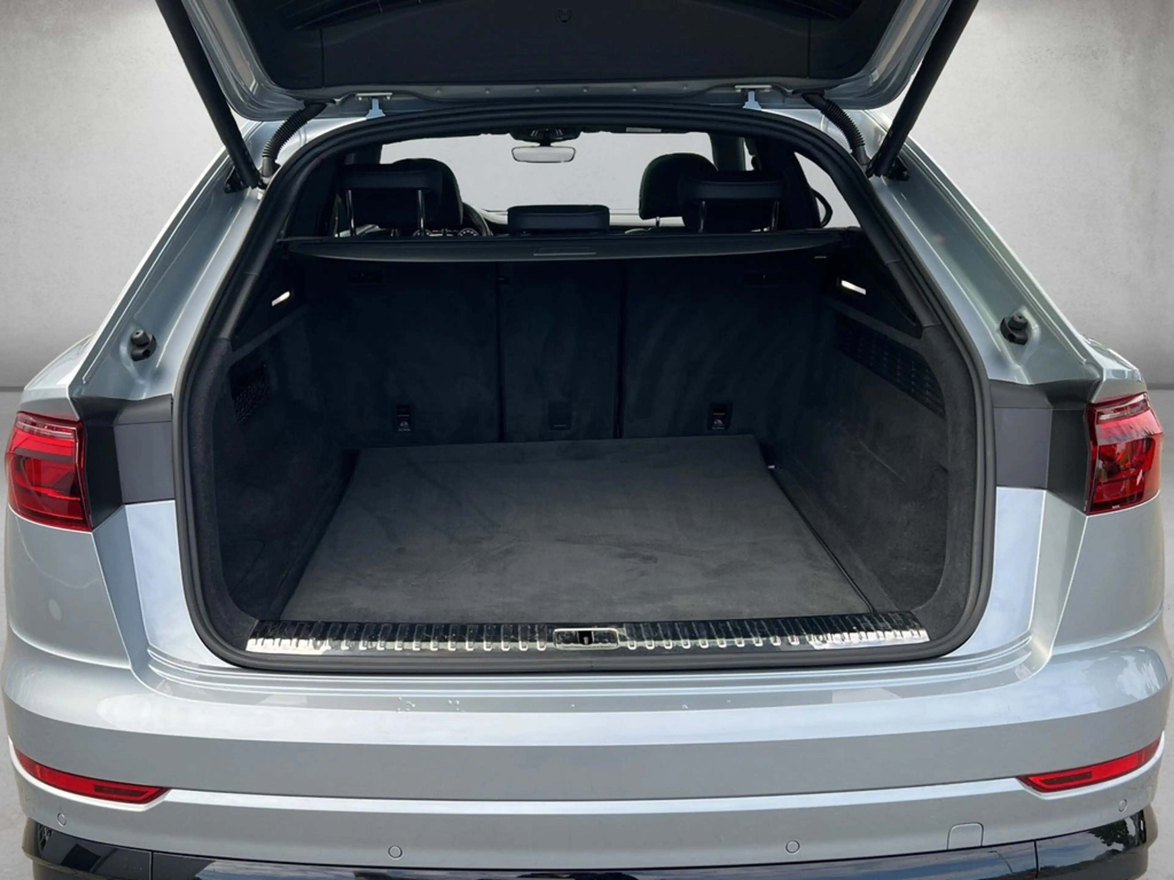 Audi SQ8 SUV TFSI quattro tiptronic *HUD*AHK*B&O* — photo 6