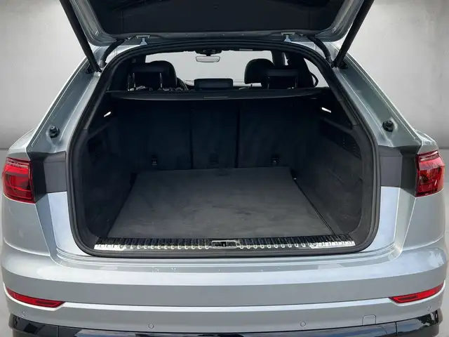 Audi SQ8 view 6