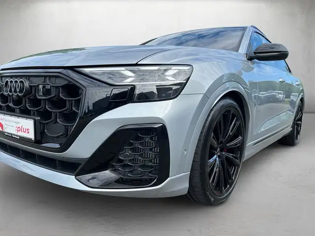 Audi SQ8 view 5