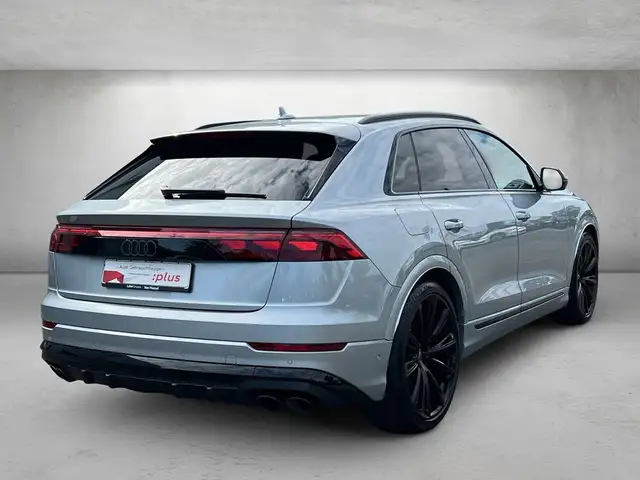 Audi SQ8 view 4