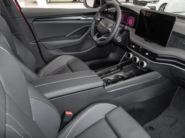 Skoda Superb view 5