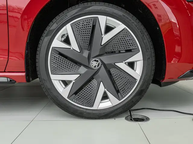 Skoda Superb view 4