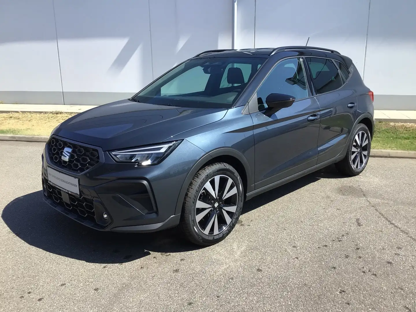 SEAT Arona Style Edition 1.0 TSI DSG Grau - 2