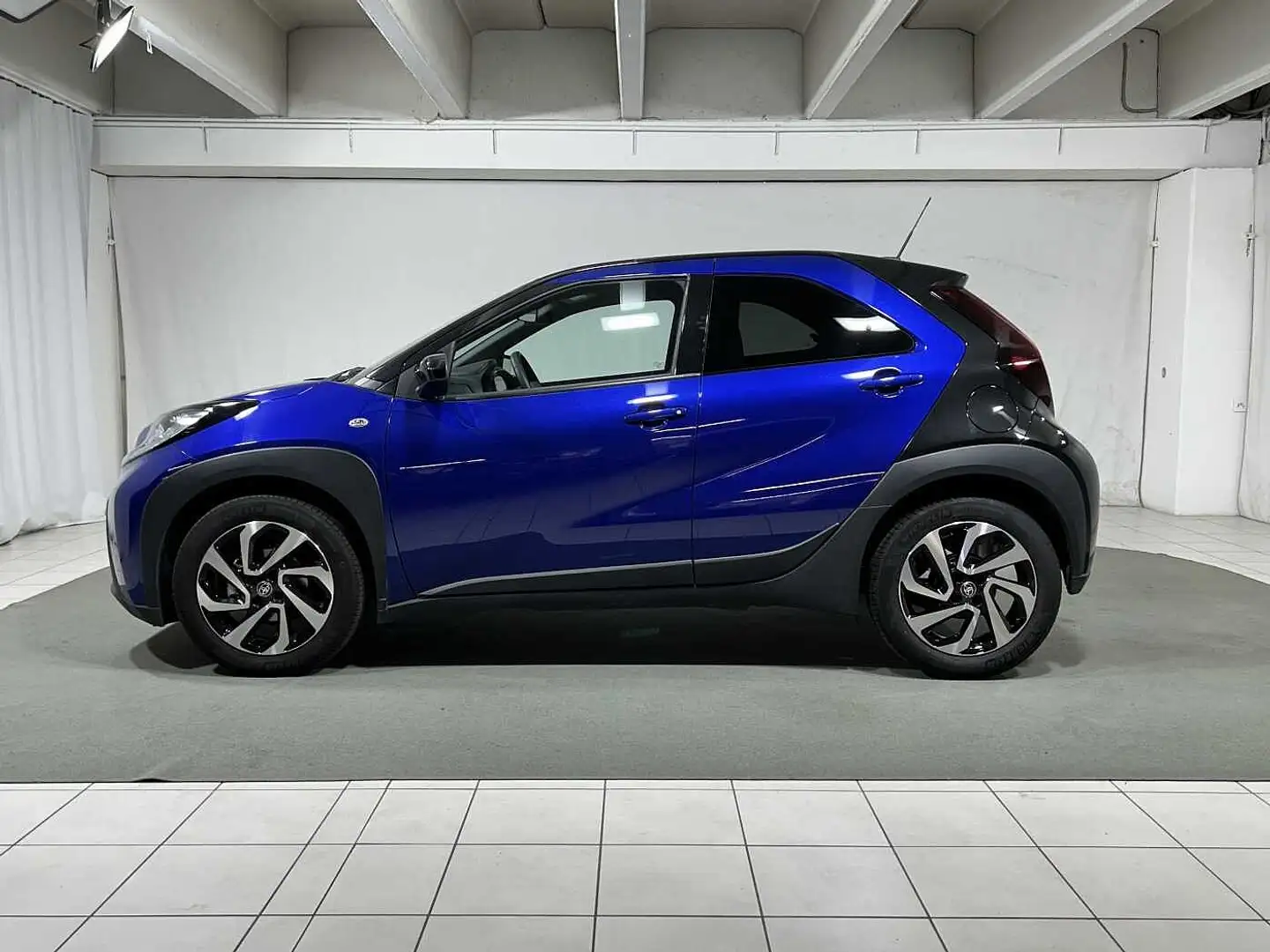 Toyota Aygo X X 1.0 VVT-i 72 CV 5 porte Active Blu/Azzurro - 2