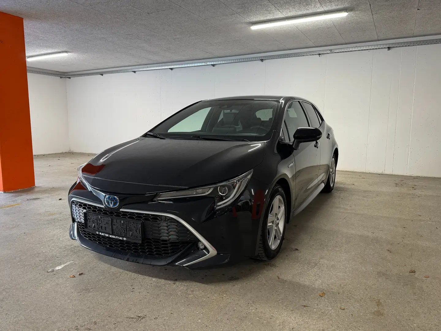 Toyota Corolla 1,8 Hybrid Lounge Schwarz - 1