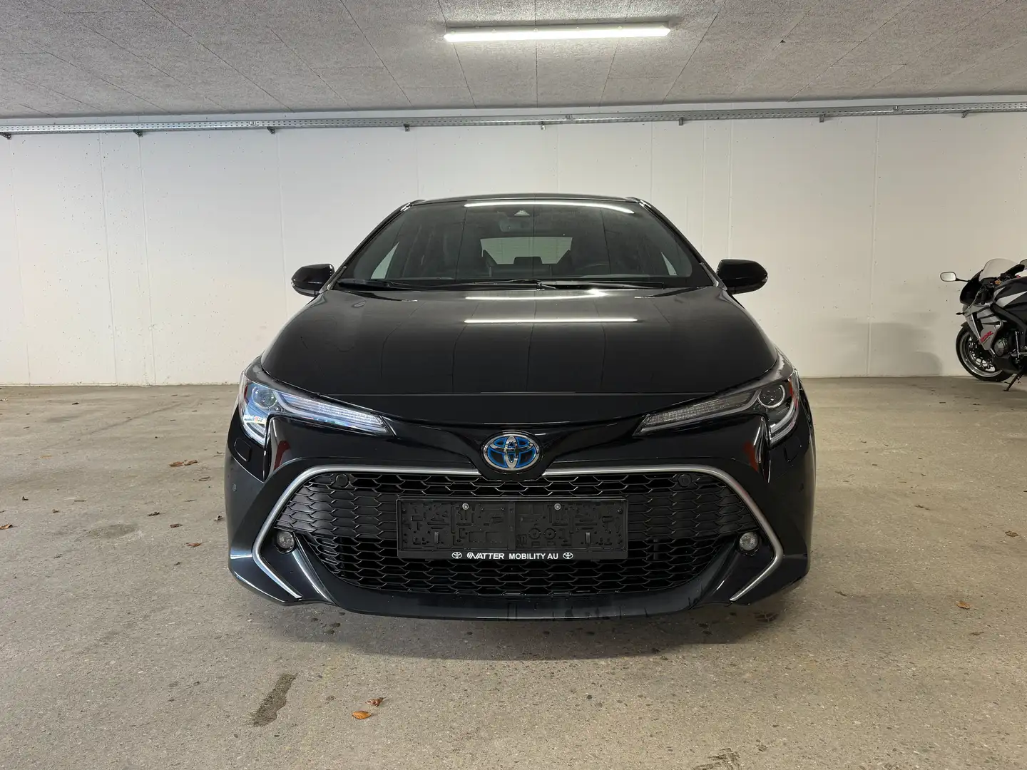 Toyota Corolla 1,8 Hybrid Lounge Schwarz - 2