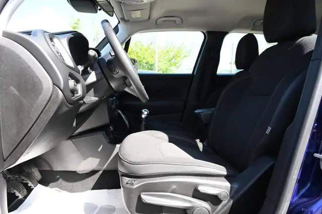 Jeep Renegade view 13