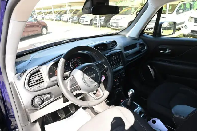 Jeep Renegade view 12