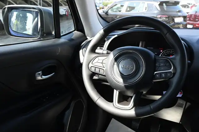 Jeep Renegade view 20