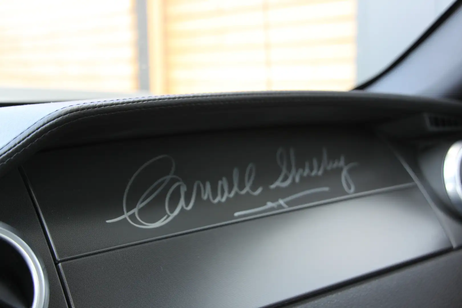 Ford Mustang Carroll Shelby GT500 signature Šedá - 1