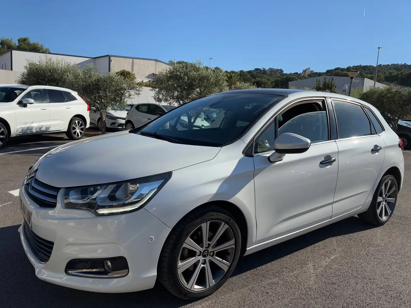 Citroen C4 II BlueHDi 120ch Shine S\u0026amp;S EAT6 Blanc - 1