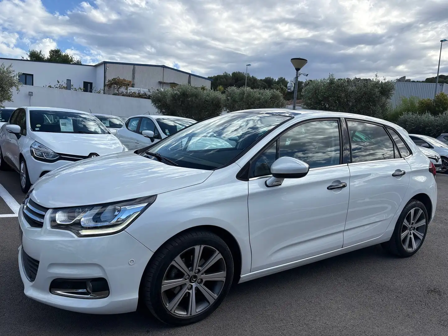 Citroen C4 II BlueHDi 120ch Shine S\u0026amp;S EAT6 Blanc - 2