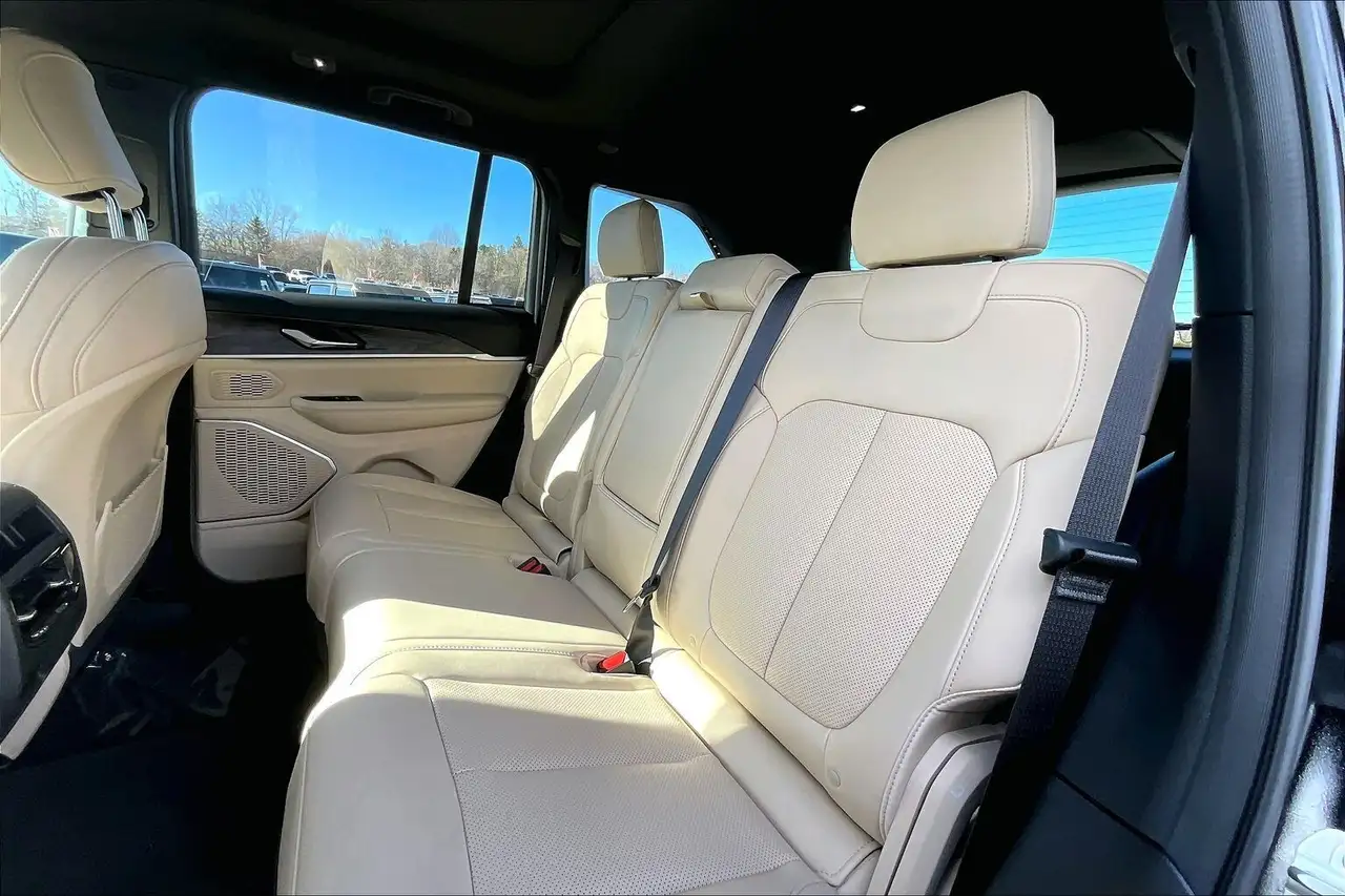 Jeep Grand Cherokee снимка Jeep Grand Cherokee