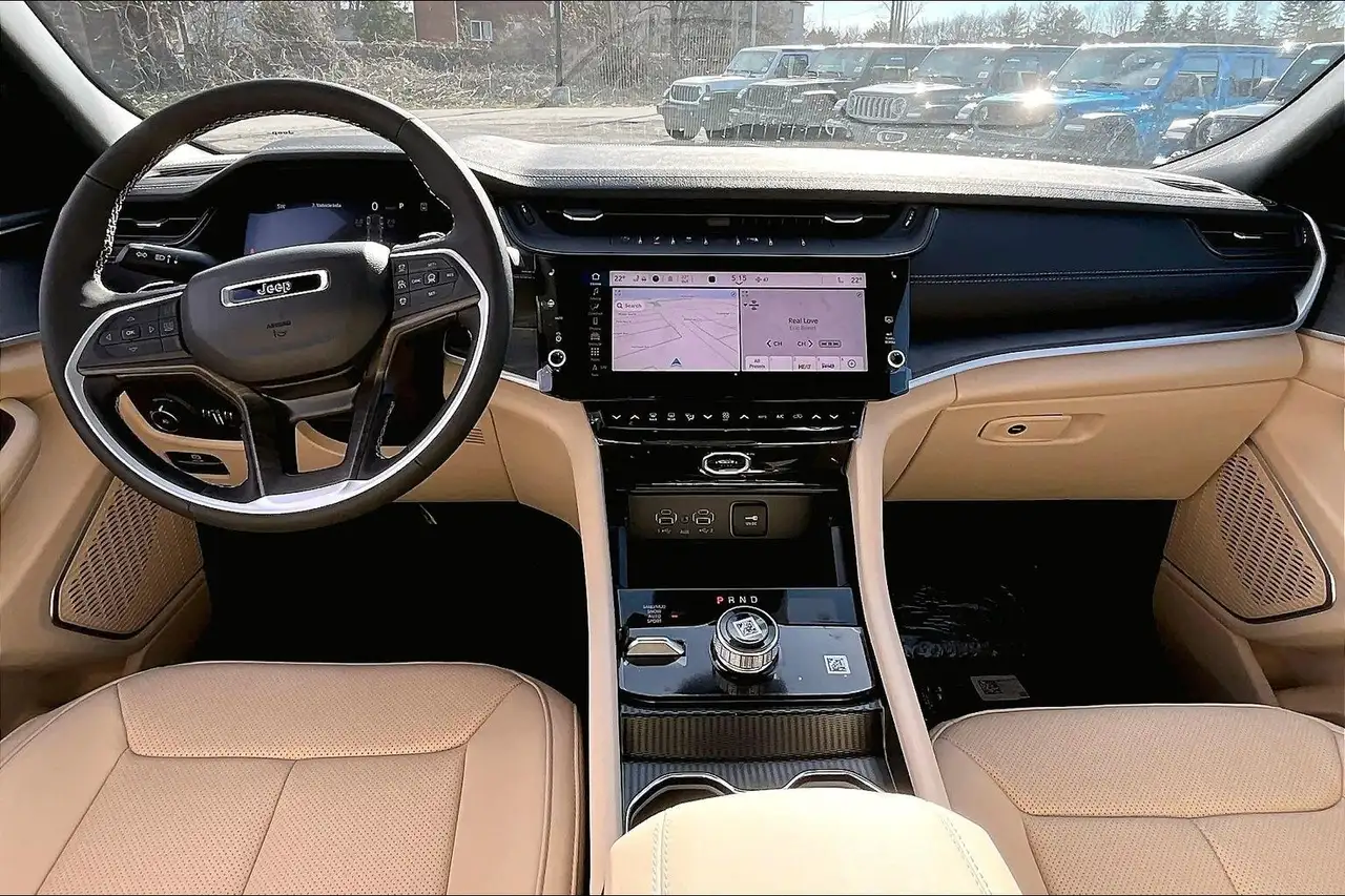 Jeep Grand Cherokee снимка Jeep Grand Cherokee