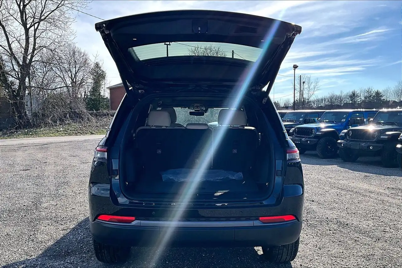 Jeep Grand Cherokee снимка Jeep Grand Cherokee