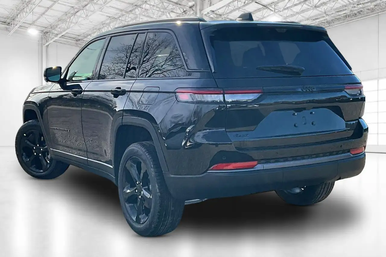Jeep Grand Cherokee снимка Jeep Grand Cherokee