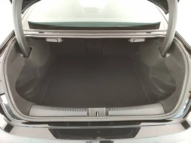 Mercedes-Benz 220 view 10