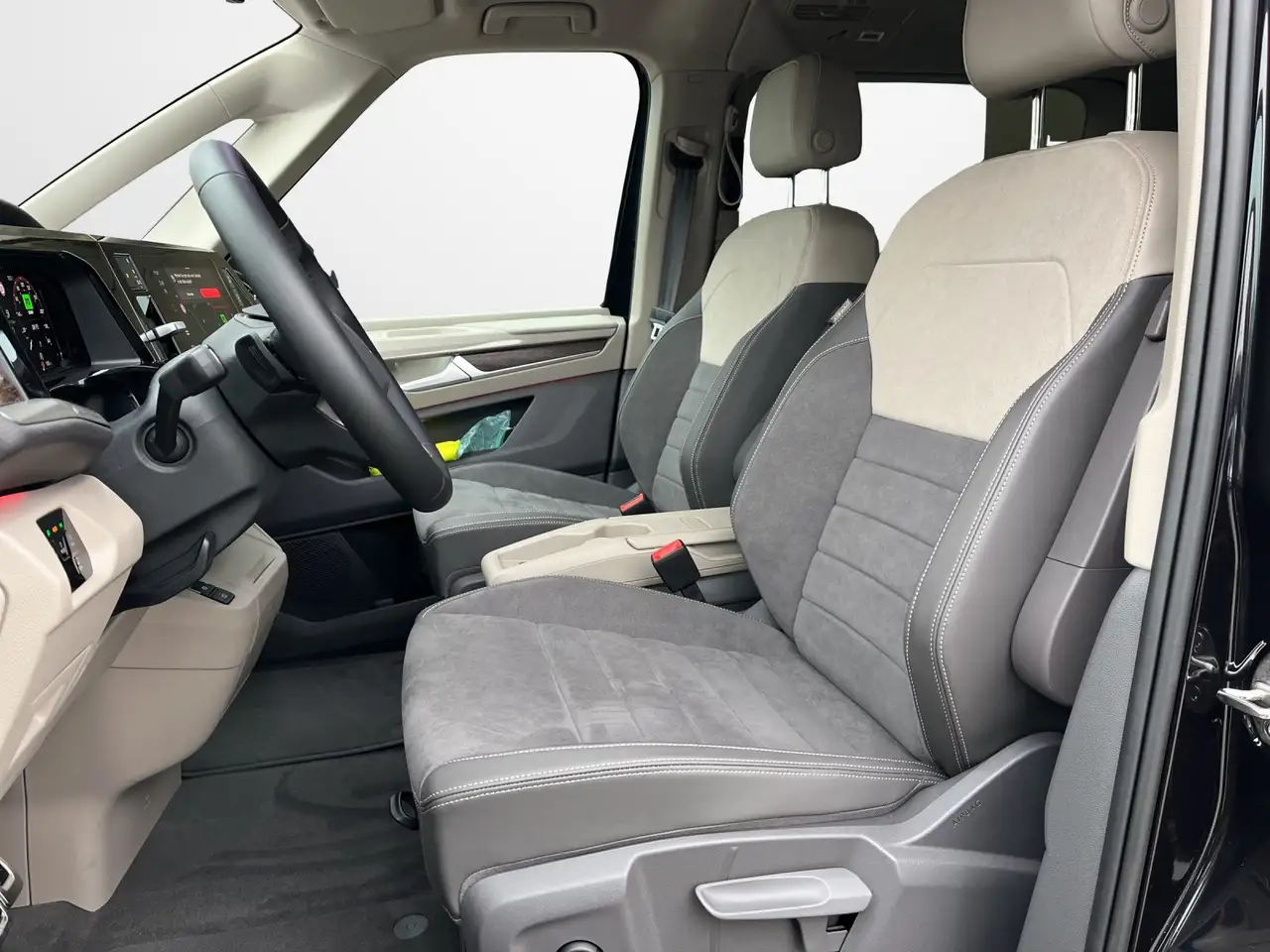 Volkswagen T7 Multivan 2.0 TDI DSG Style lang 7