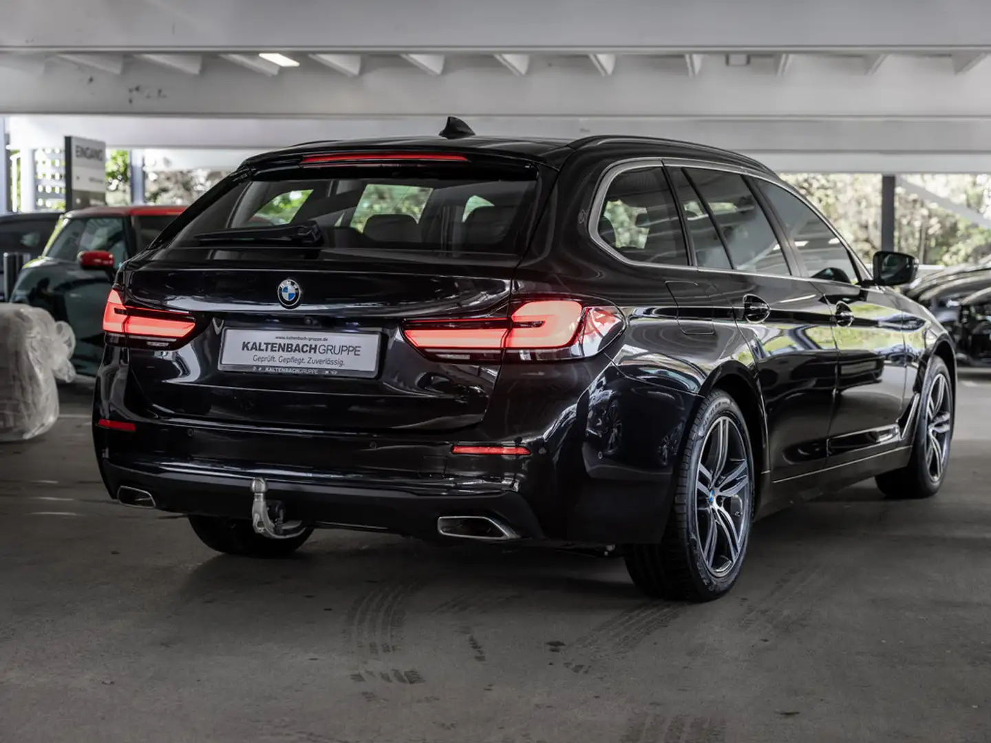 BMW 520 d Touring xDrive FACEL. PANO AHK HUD LED Schwarz - 2