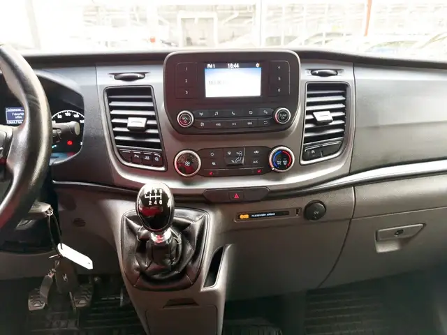 Ford Transit Custom view 11