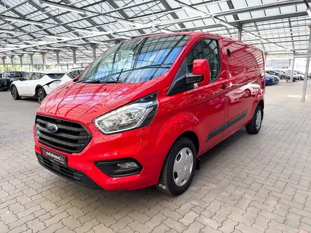 Ford Transit Custom view 3
