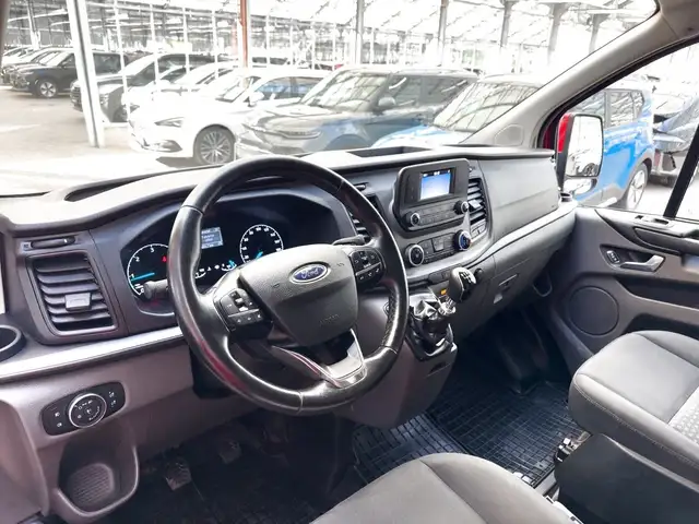 Ford Transit Custom view 9