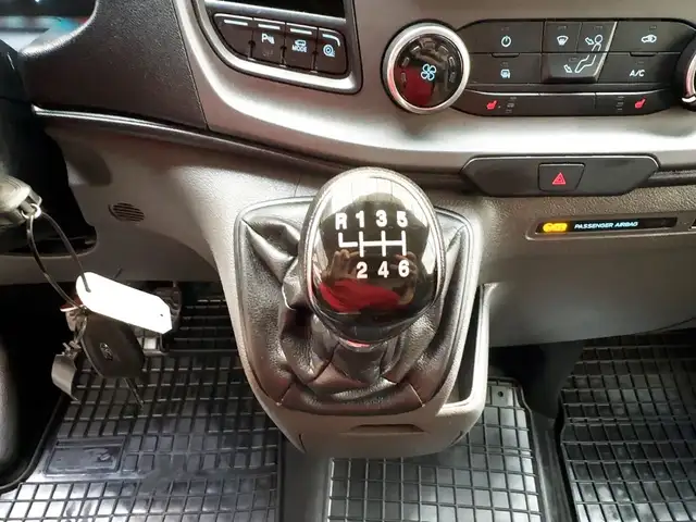 Ford Transit Custom view 13