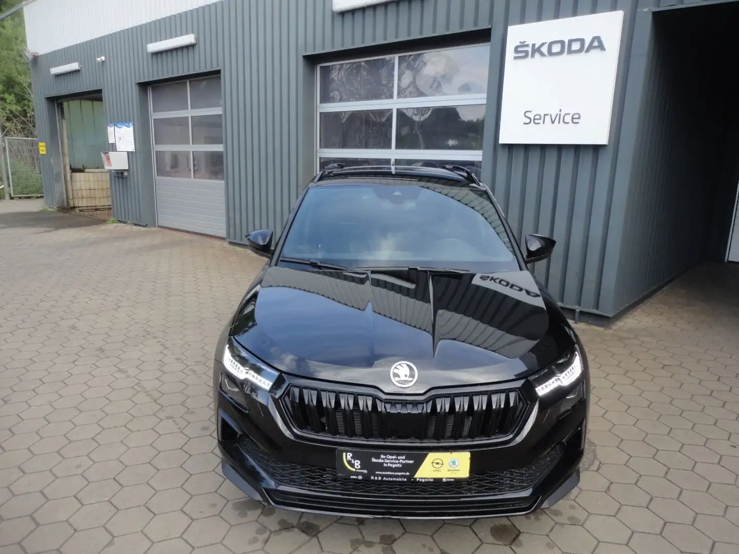 Skoda Karoq Sportline 1.5 TSI ACT EU6e DSG+Rückfahrkam Noir - 2