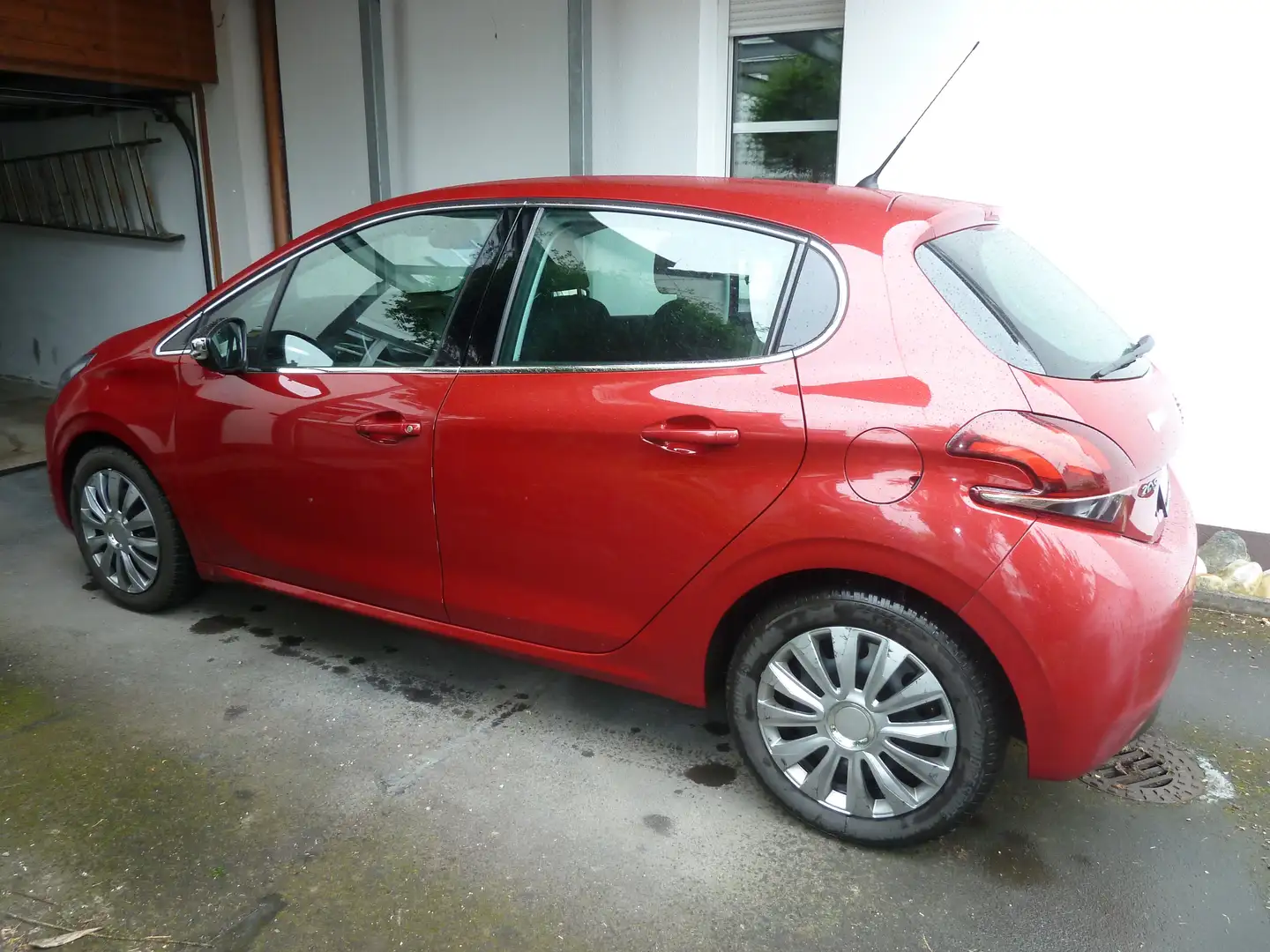 Peugeot 208 208 Ö3 1,2 VTi 82 Ö3 Rot - 1