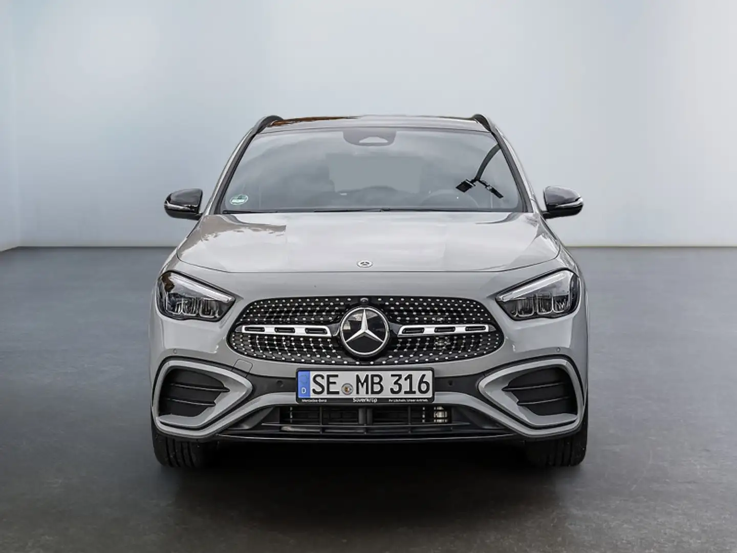 Mercedes-Benz GLA 180 AMG NIGHT AHK DISTR KAMERA PANO SPUR PDC Grau - 2
