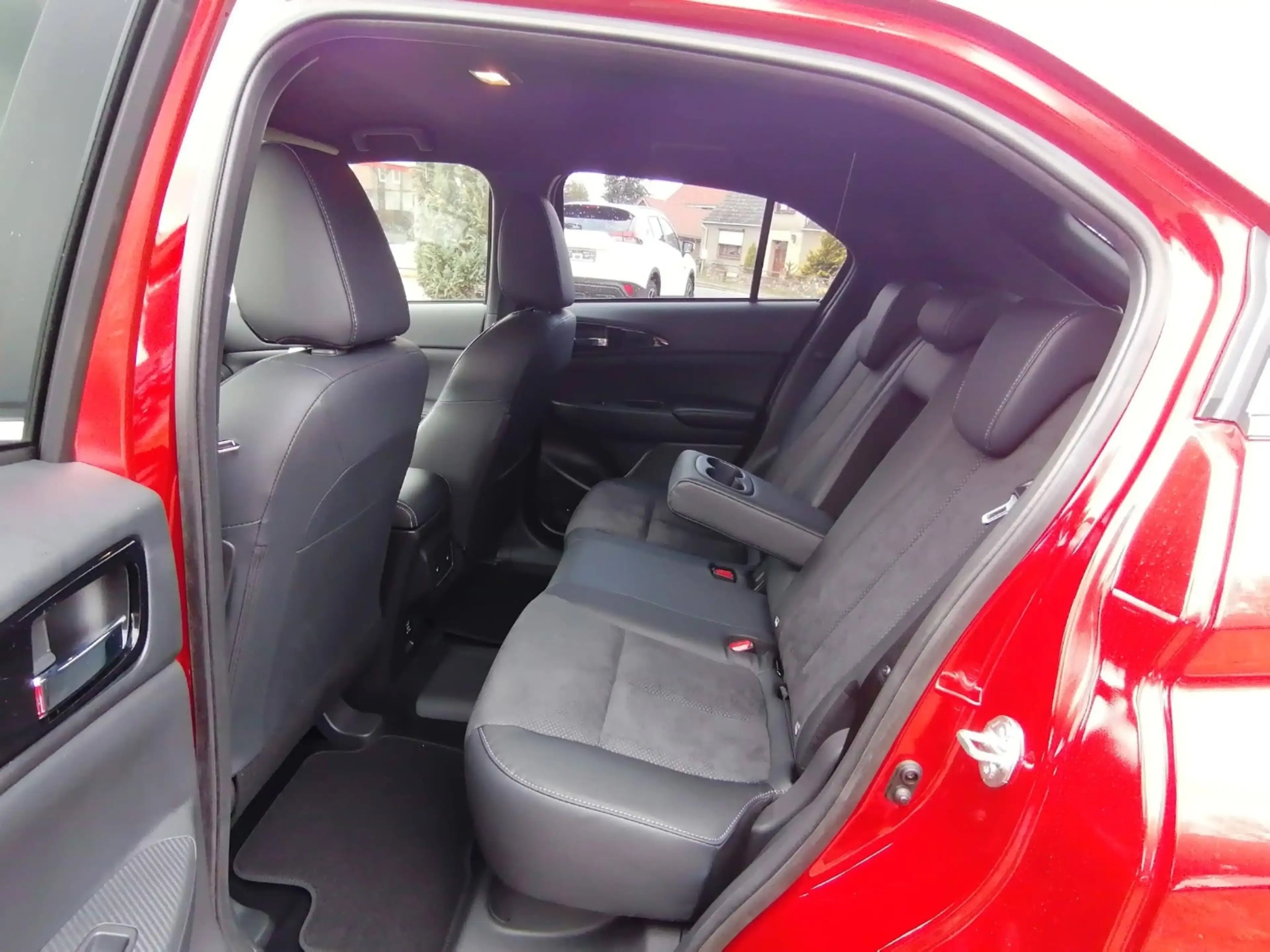 Mitsubishi Eclipse Cross PHEV PLUS mit Select -Paket — photo 8