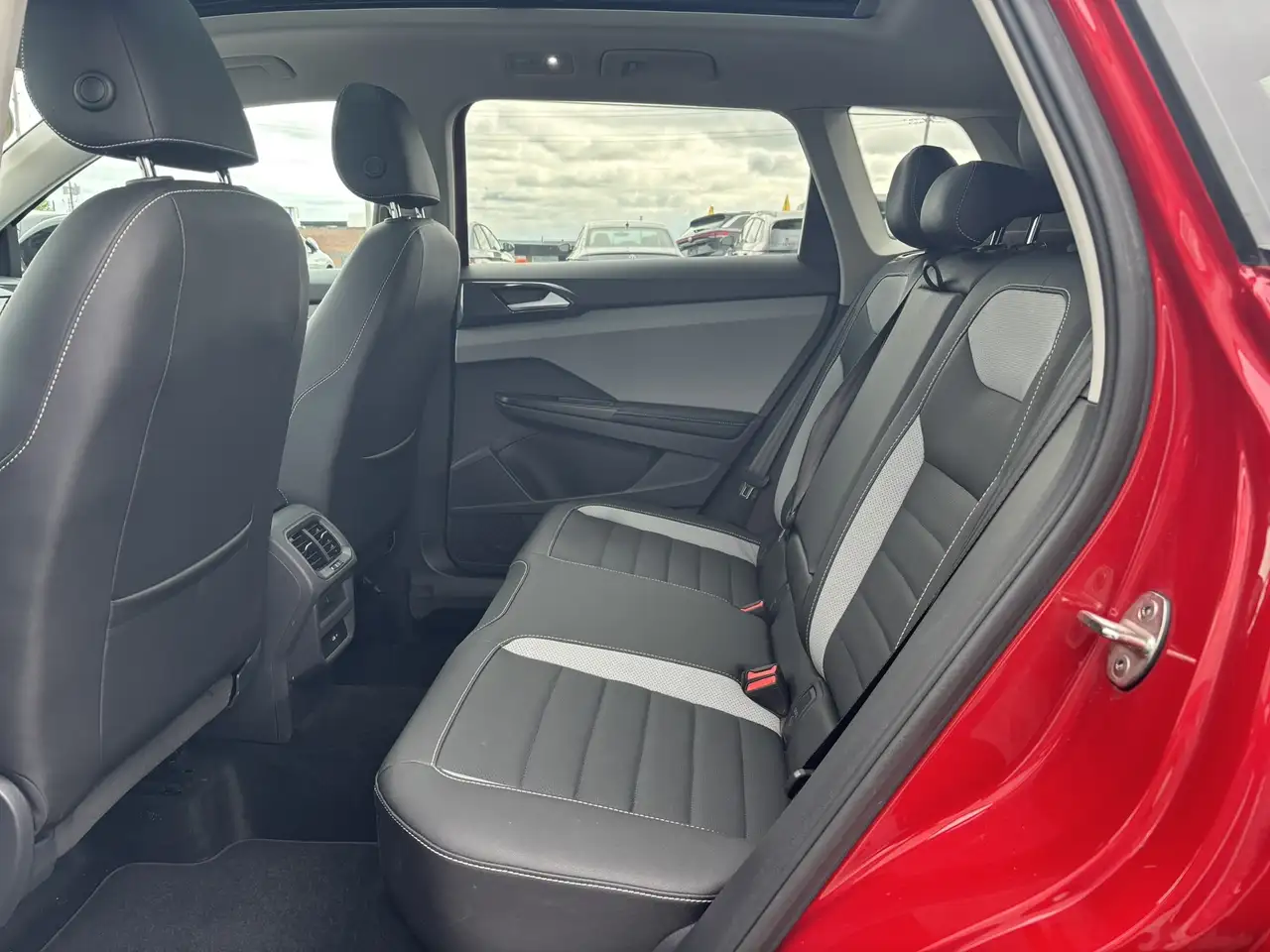 Volkswagen Taos снимка Volkswagen Taos