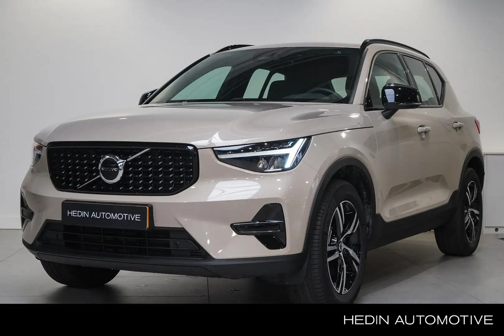Volvo XC40 B4 Plus Dark Mild Hybrid 197pk | 2000 kg trekgewic Bruin - 1
