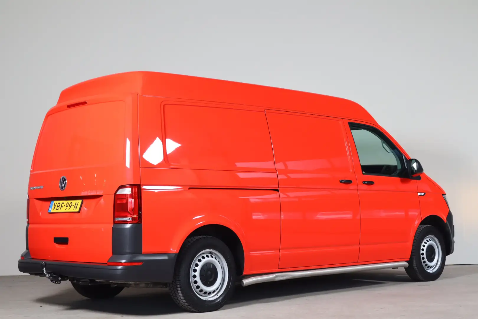 Volkswagen T6 Transporter 2.0 TSI L2H2 Comfortline NL-Auto!! BENZINE!! DUBB. Rood - 2