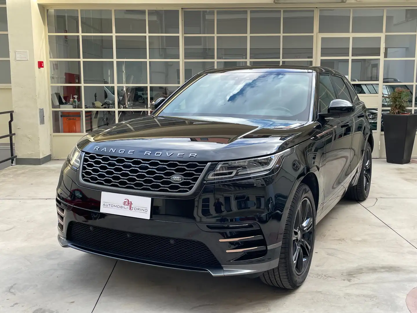 Land Rover Range Rover Velar Range Rover Velar R-Dynamic SE 180cv auto my20 Nero - 1