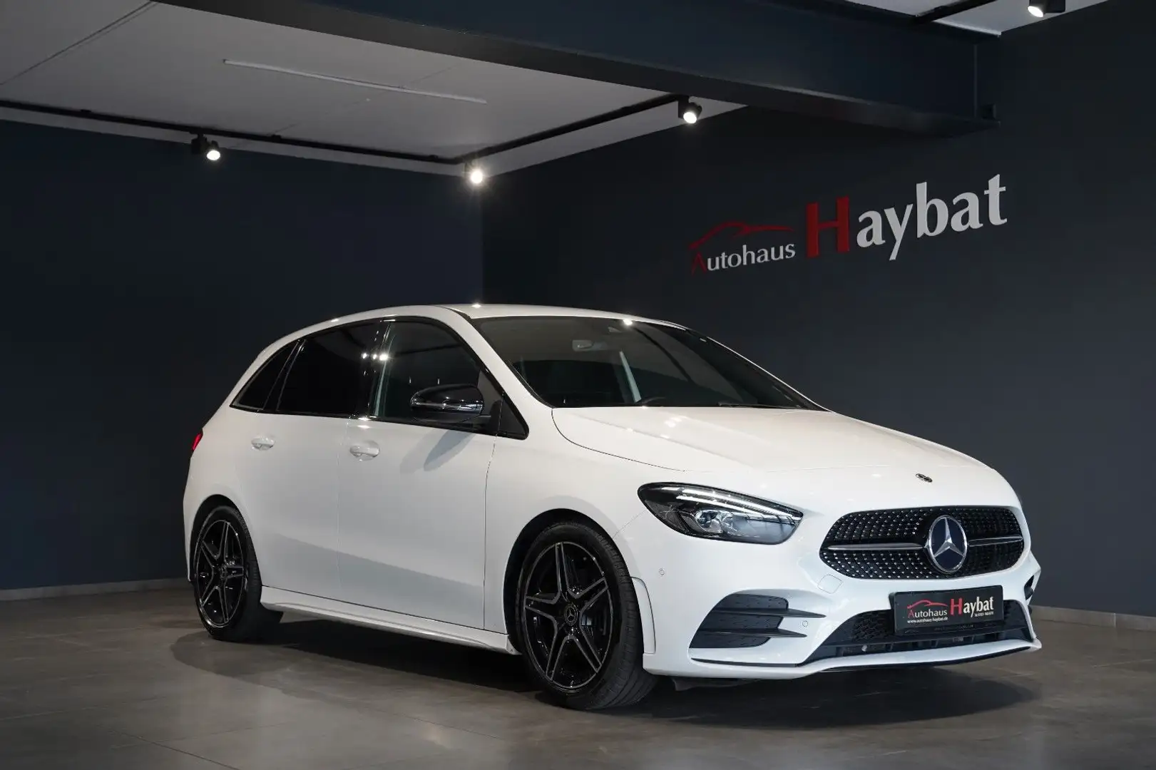 Mercedes-Benz B 200 AMG Night-MBUX WiDE-MBeam-RFK-Easy Pack Weiß - 1