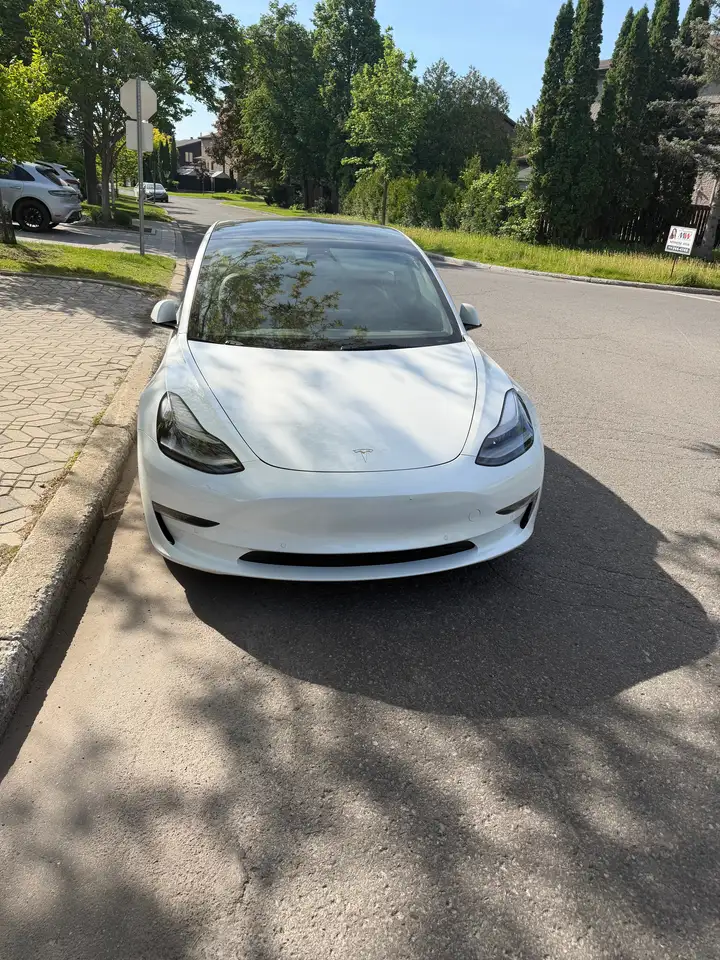 Tesla Model 3 photo Tesla Model 3