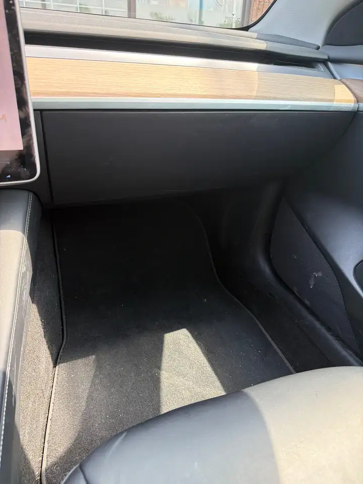 Tesla Model 3 photo Tesla Model 3