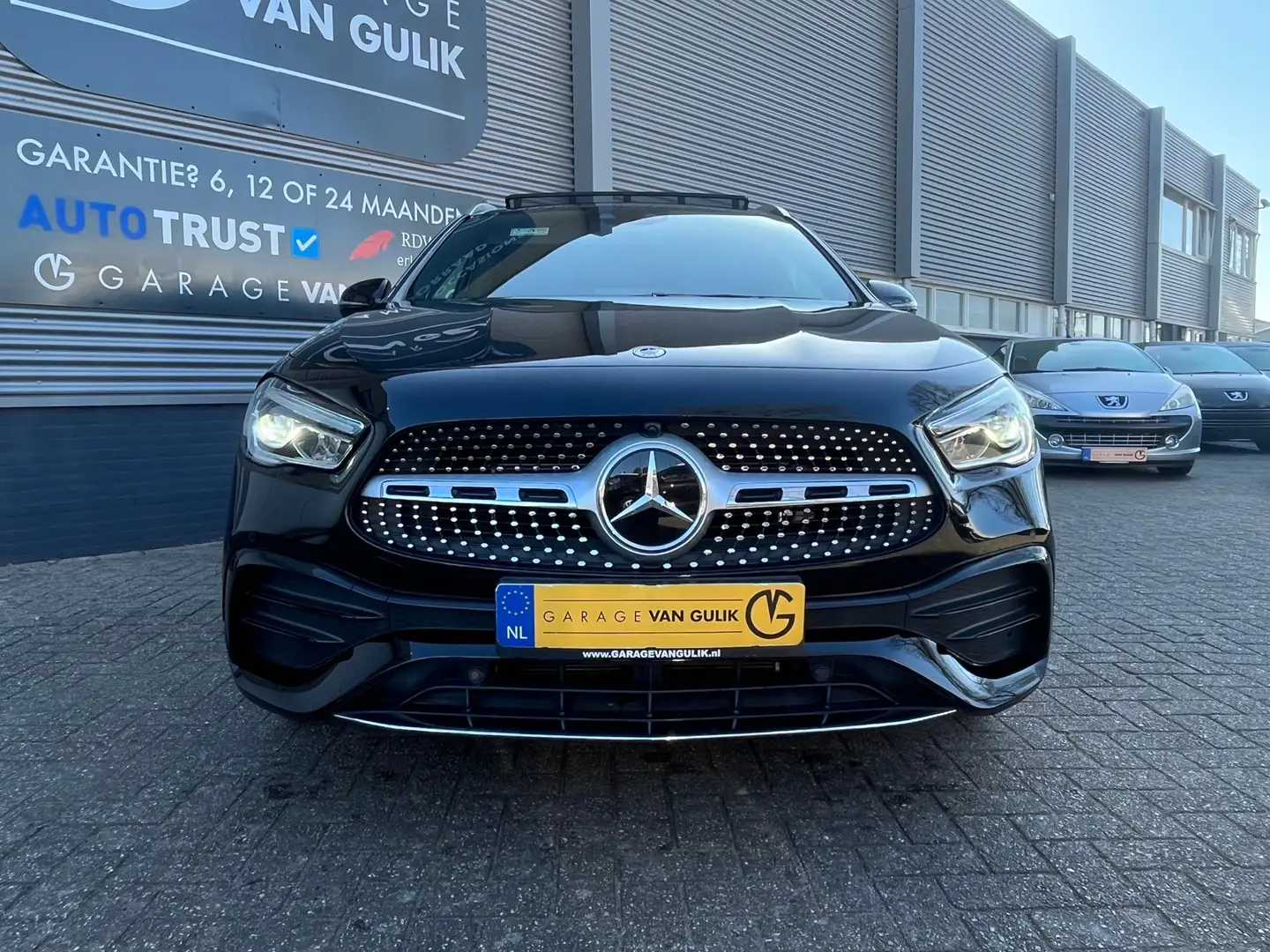 Mercedes-Benz GLA 250 e AMG 235PK Automaat,Navi,Clima,Adapt.Cruise,PanoD Zwart - 2