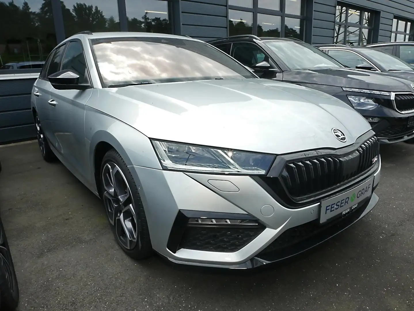 Skoda Octavia Combi RS 2,0TDI DSG 4x4 LED,AHK,PANO,NAV Silber - 2