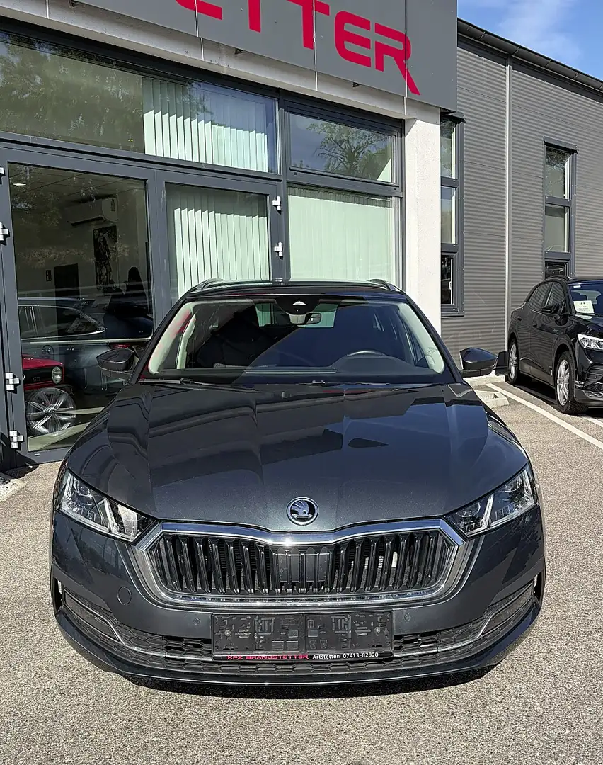 Skoda Octavia Combi 2,0 TDI Premium DSG Grau - 2