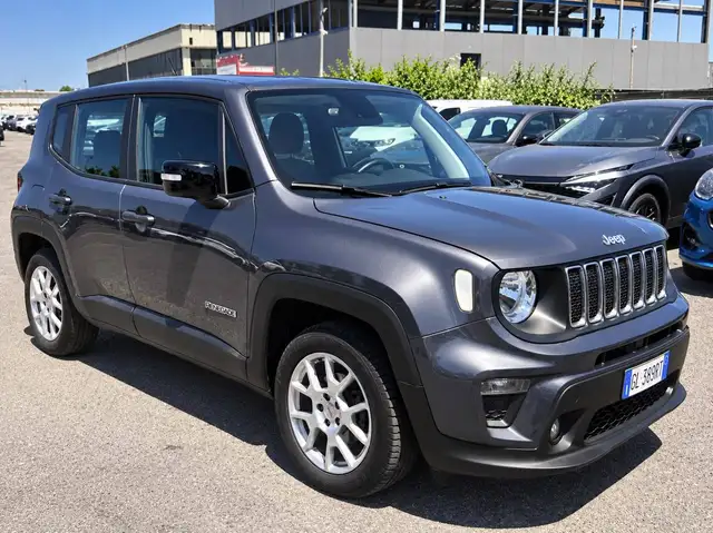 Jeep Renegade view 2