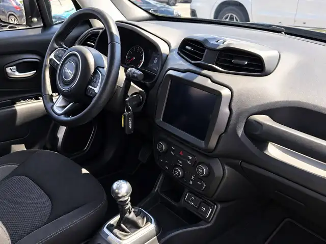 Jeep Renegade view 4